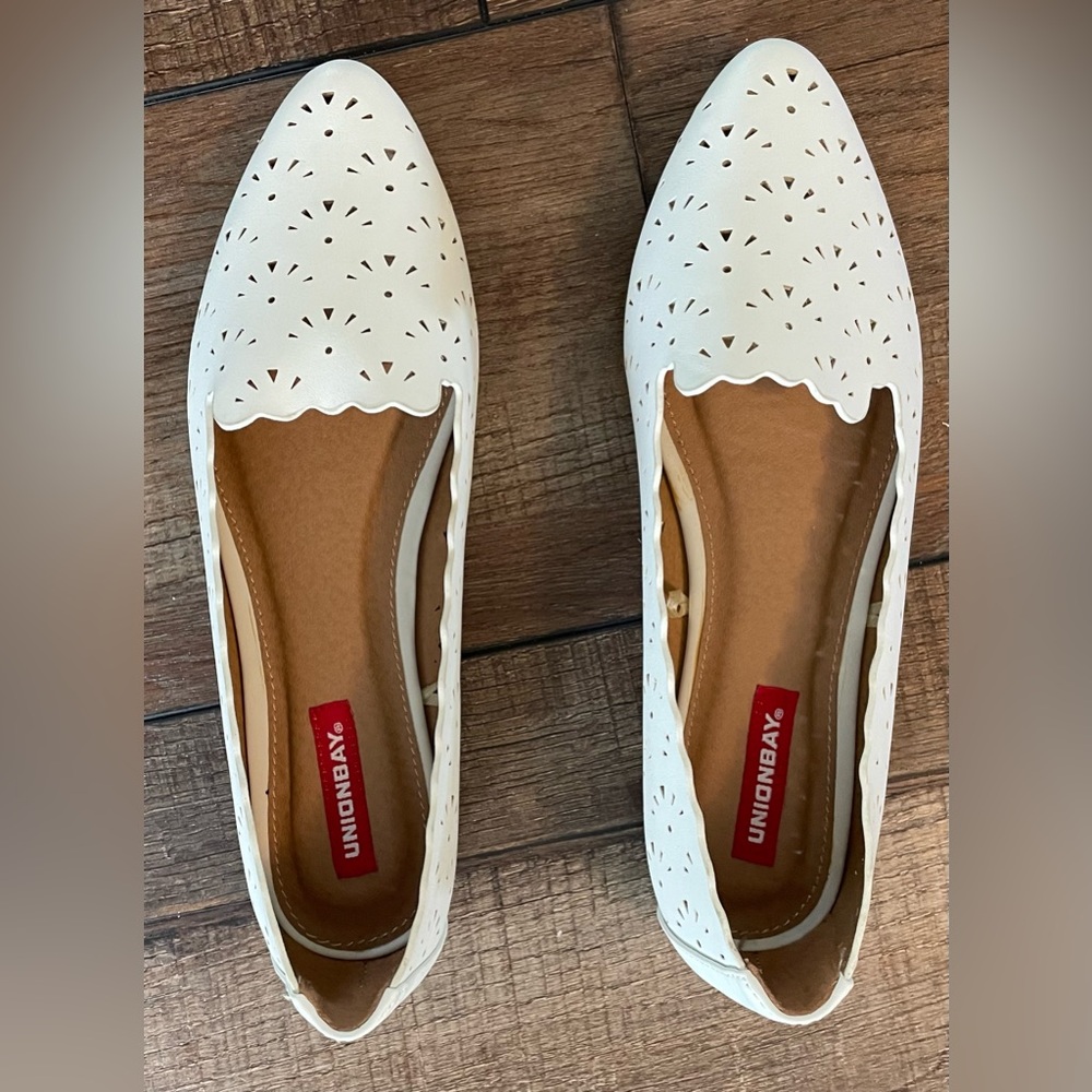 Union Bay flats, white, size 8M. Like new- barely worn.